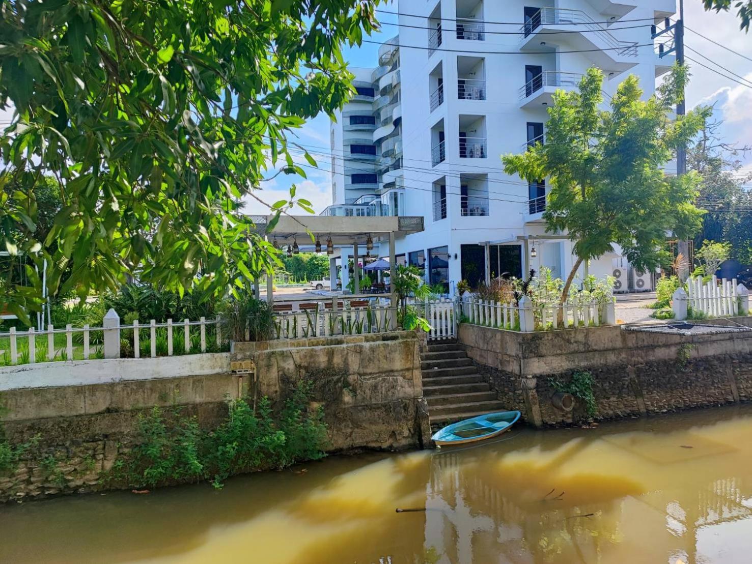 Rua Rasada Express Hotel Trang Bagian luar foto